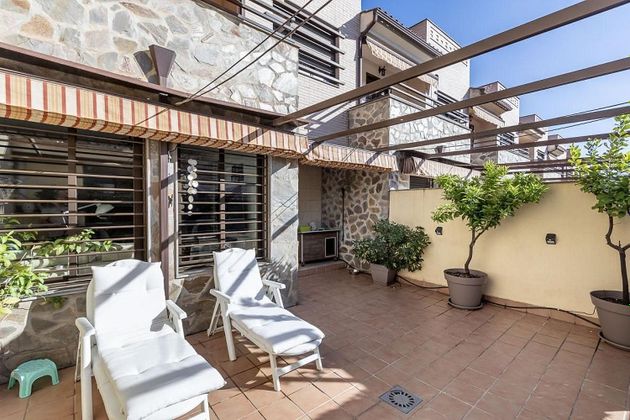Foto 2 de Casa en venta en Angustias - Chana - Encina de 4 habitaciones con terraza y piscina