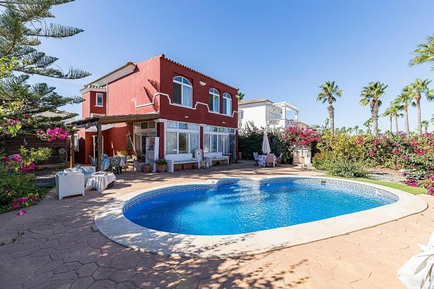 Foto 1 de Chalet en venta en calle España de 4 habitaciones con terraza y piscina