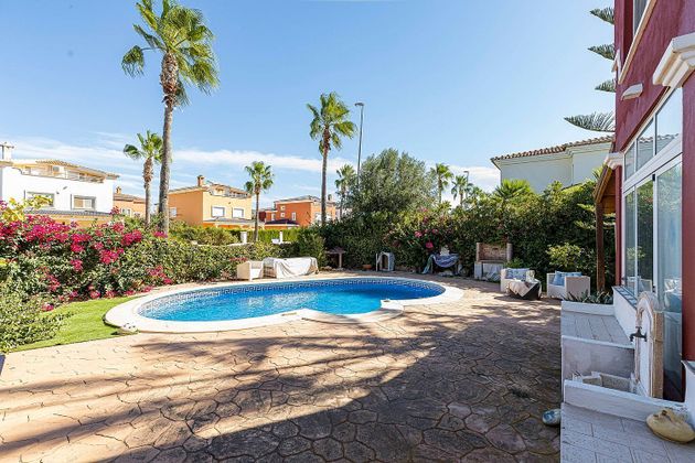 Foto 2 de Xalet en venda a calle España de 4 habitacions amb terrassa i piscina