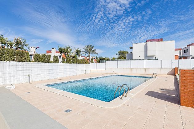 Foto 2 de Chalet en venta en calle Pintor Antonio Meseguer de 3 habitaciones con terraza y piscina