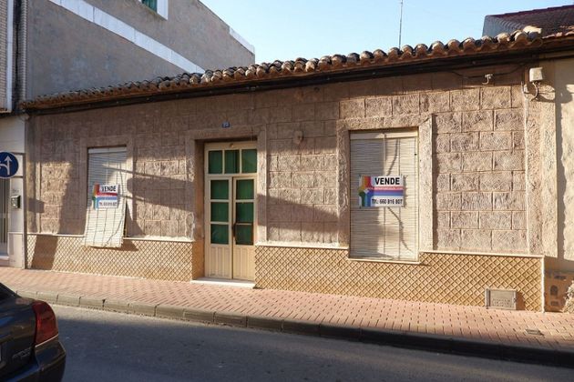 Foto 2 de Casa adossada en venda a San Pedro del Pinatar de 4 habitacions amb jardí