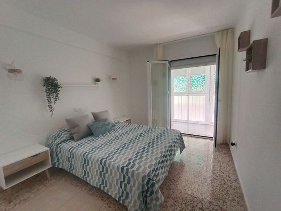 Foto 2 de Alquiler de piso en Poniente-Faro de 1 habitación con terraza y piscina