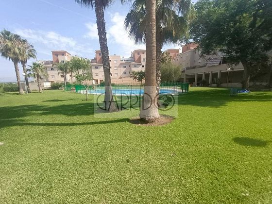 Foto 2 de Pis en venda a calle Azucarera de 3 habitacions amb terrassa i piscina