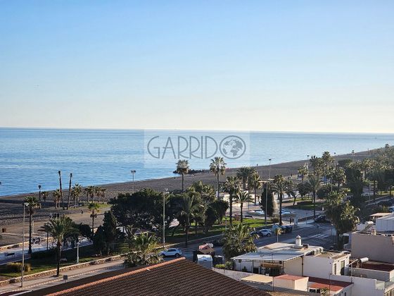 Foto 2 de Pis en lloguer a paseo Maritimo Levante de 2 habitacions amb terrassa i piscina