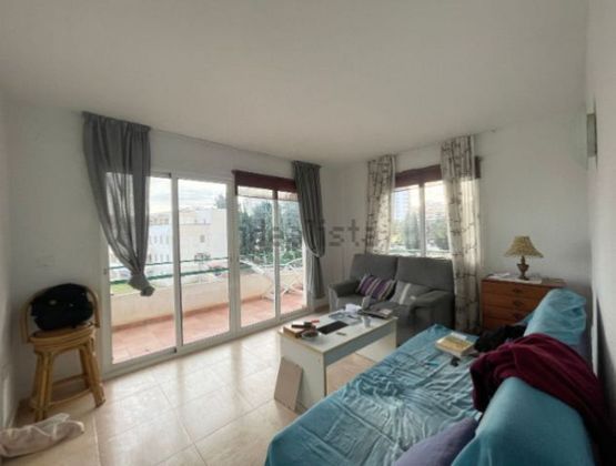 Foto 2 de Venta de piso en Centro - Torremolinos de 2 habitaciones con terraza y piscina