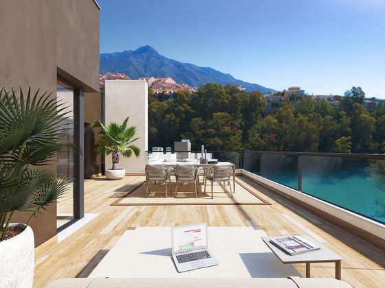 Foto 1 de Àtic en venda a Nueva Andalucía centro de 3 habitacions amb terrassa i piscina