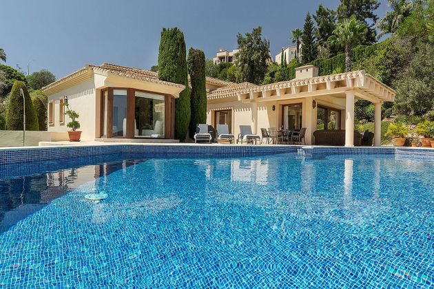 Foto 2 de Chalet en venta en calle Individual Villa de 5 habitaciones con terraza y piscina