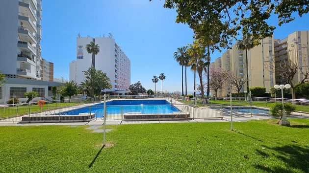Foto 2 de Pis en venda a Puerto Marina de 3 habitacions amb terrassa i piscina
