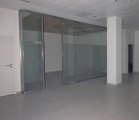 Foto 2 de Venta de oficina en El Pla del Remei de 750 m²
