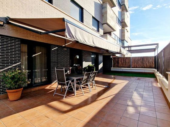 Foto 2 de Piso en venta en Gelves de 3 habitaciones con terraza y piscina