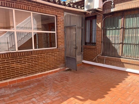 Foto 1 de Chalet en alquiler en calle Vinaròs de 4 habitaciones con terraza y garaje