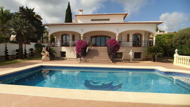 Foto 1 de Venta de chalet en calle Medussa de 4 habitaciones con terraza y piscina