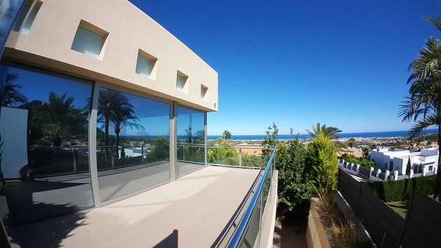Foto 1 de Xalet en venda a calle Medusa de 4 habitacions amb terrassa i piscina