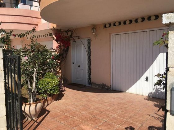 Foto 1 de Casa adossada en venda a calle Daimuz Oliva de 4 habitacions amb terrassa i jardí