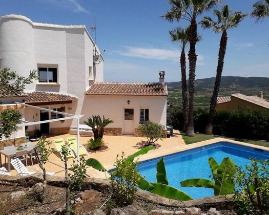 Foto 1 de Xalet en venda a urbanización La Corona de 5 habitacions amb terrassa i piscina