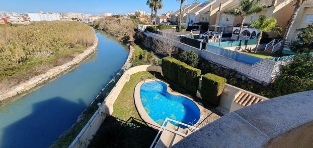 Foto 1 de Casa adossada en venda a calle Andorra de 4 habitacions amb terrassa i piscina