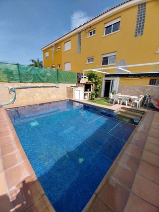 Foto 2 de Casa adosada en venta en Daimús de 3 habitaciones con terraza y piscina