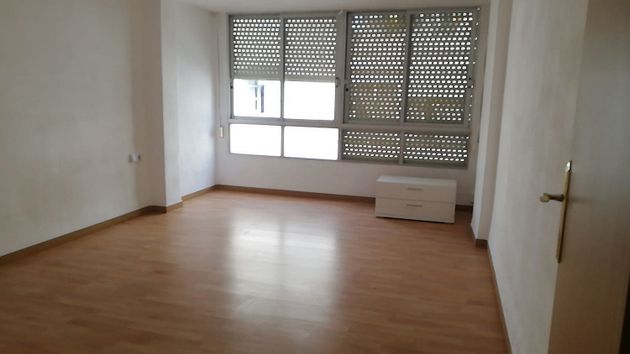 Foto 2 de Piso en venta en avenida Republica Argentina de 4 habitaciones con balcón y calefacción