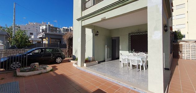 Foto 1 de Chalet en venta en calle Rabida de 7 habitaciones con terraza y balcón