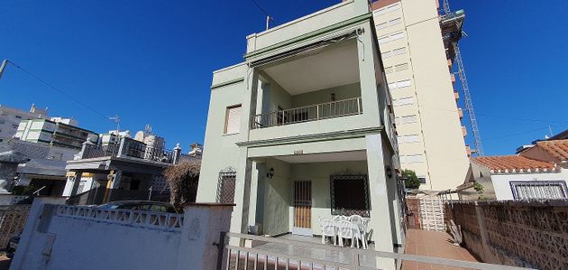 Foto 2 de Xalet en venda a calle Rabida de 7 habitacions amb terrassa i balcó