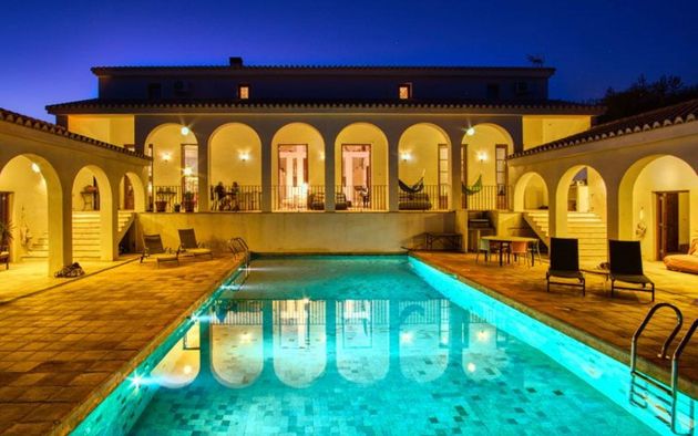 Foto 1 de Chalet en venta en Alcaucín de 7 habitaciones con terraza y piscina