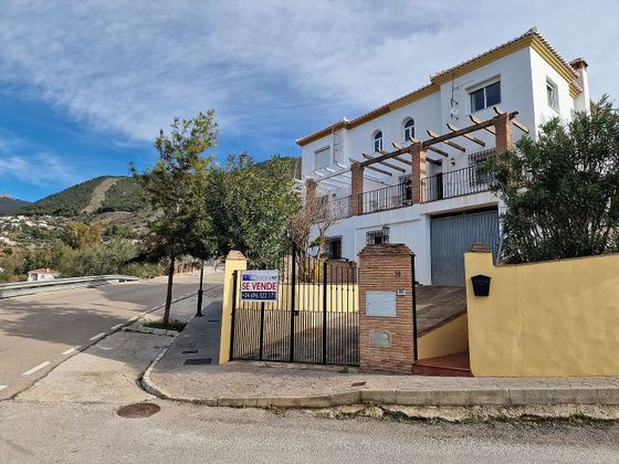 Foto 1 de Casa en venta en calle Mirador de Alcaucin de 4 habitaciones con terraza y piscina