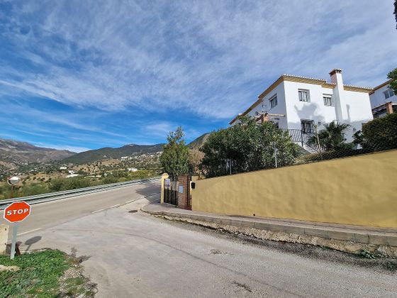 Foto 2 de Casa en venta en calle Mirador de Alcaucin de 4 habitaciones con terraza y piscina