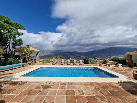Foto 1 de Xalet en venda a Viñuela de 4 habitacions amb terrassa i piscina