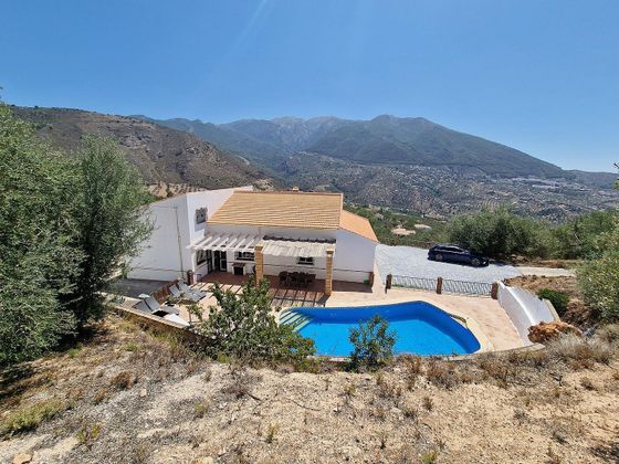 Foto 1 de Xalet en venda a Alcaucín de 5 habitacions amb terrassa i piscina