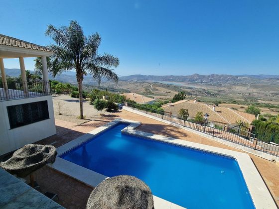Foto 2 de Xalet en venda a calle Vista de Lago de 4 habitacions amb terrassa i piscina
