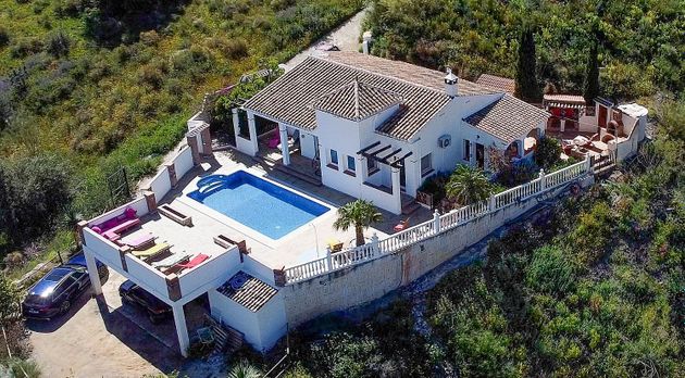 Foto 1 de Xalet en venda a Viñuela de 3 habitacions amb terrassa i piscina