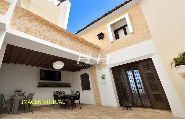 Foto 2 de Casa en venda a El Castell de 4 habitacions amb terrassa i balcó