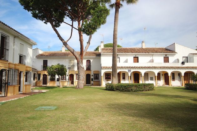 Foto 1 de Casa adossada en venda a calle Joaquín Rodrigo de 3 habitacions amb terrassa i piscina
