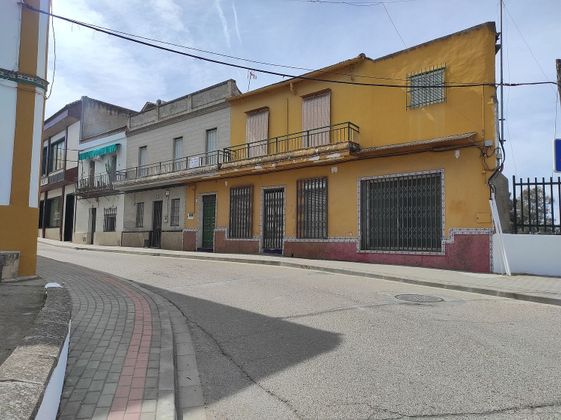 Foto 2 de Venta de casa en Villanueva del Río y Minas de 4 habitaciones con balcón