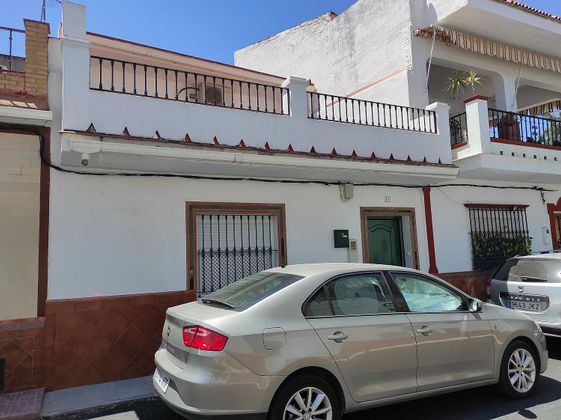 Foto 1 de Casa adosada en venta en calle Alicante de 4 habitaciones con terraza y aire acondicionado