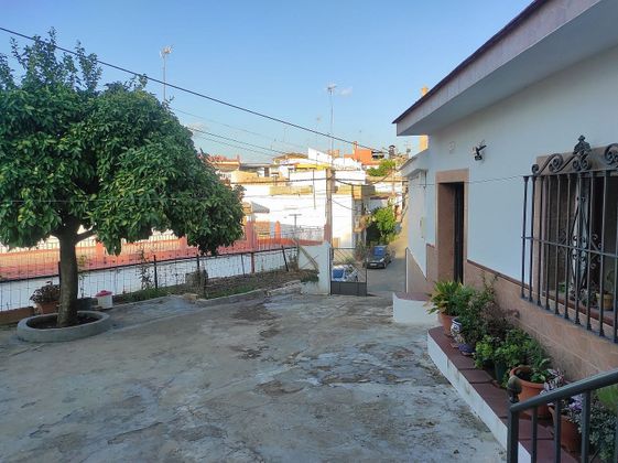 Foto 2 de Chalet en venta en calle Blas Infante de 3 habitaciones con terraza y jardín