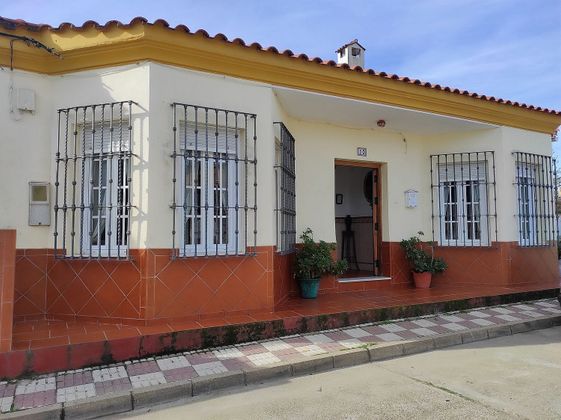 Foto 1 de Xalet en venda a calle Malaga de 4 habitacions amb terrassa i jardí