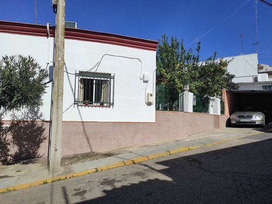 Foto 1 de Casa adosada en venta en calle Blas Infante de 3 habitaciones con terraza y aire acondicionado