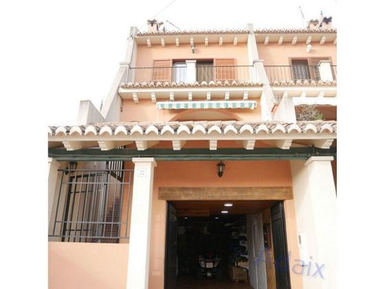 Foto 2 de Venta de casa en calle Ayr de 4 habitaciones con terraza y balcón