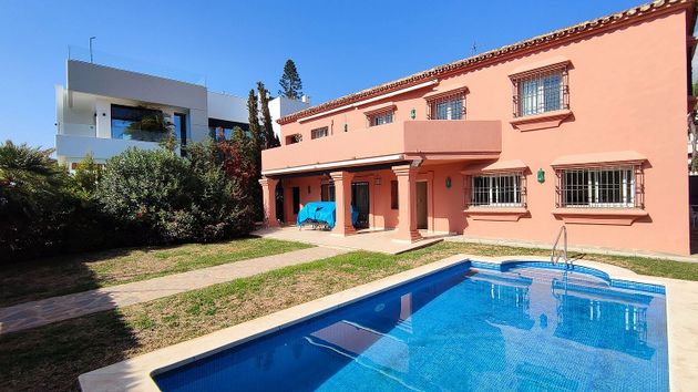 Foto 1 de Casa en venda a Lomas de Marbella Club - Puente Romano de 5 habitacions amb terrassa i piscina