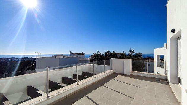 Foto 2 de Àtic en venda a urbanización Los Altos de Los Monteros Elements de 3 habitacions amb terrassa i piscina