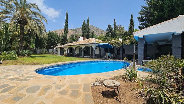 Foto 2 de Venta de chalet en Benalmádena pueblo de 4 habitaciones con terraza y piscina