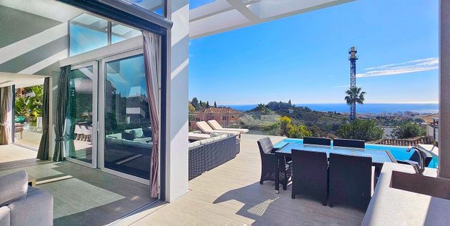 Foto 2 de Casa en venda a Sierra Blanca de 5 habitacions amb terrassa i piscina