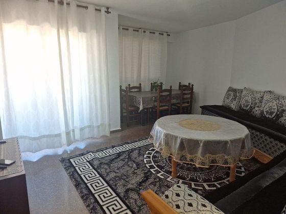Foto 2 de Piso en venta en Rotglá y Corberá de 3 habitaciones con balcón
