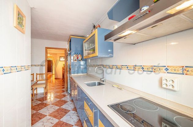 Foto 2 de Casa adossada en venda a Alcalá del Río de 3 habitacions amb terrassa i aire acondicionat