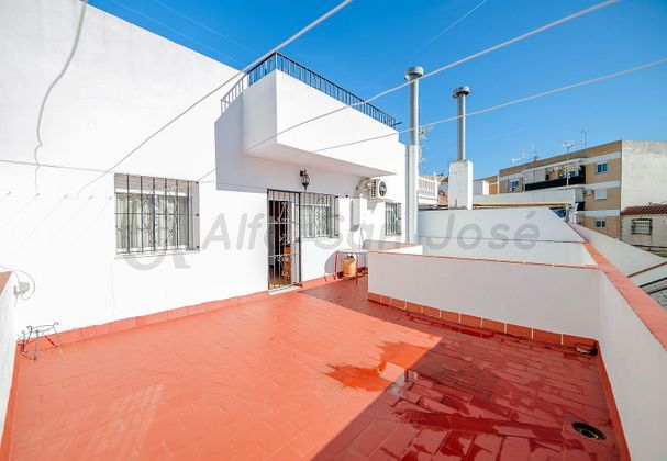 Foto 1 de Venta de casa en Rinconada (La) de 3 habitaciones con terraza y balcón
