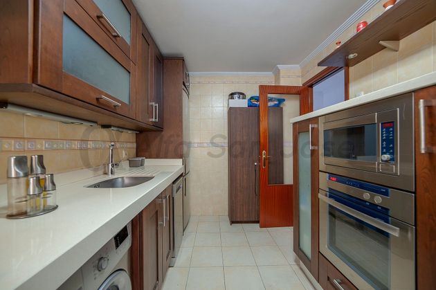 Foto 1 de Venta de piso en Montequinto de 4 habitaciones con garaje y aire acondicionado