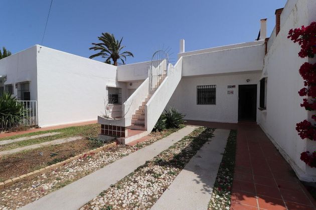 Foto 2 de Casa adossada en lloguer a El Faro de Calaburra - Chaparral de 2 habitacions amb terrassa i piscina