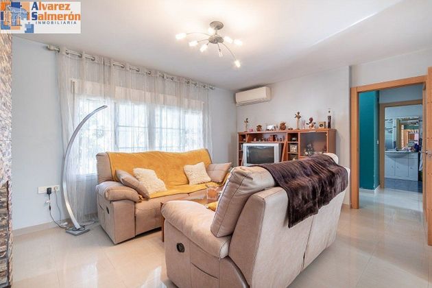 Foto 2 de Piso en venta en Huétor Vega de 3 habitaciones con aire acondicionado