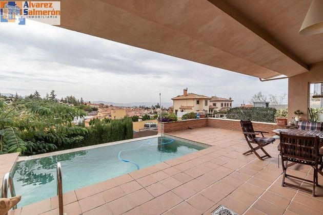 Foto 1 de Casa en venda a Alfacar de 4 habitacions amb terrassa i piscina